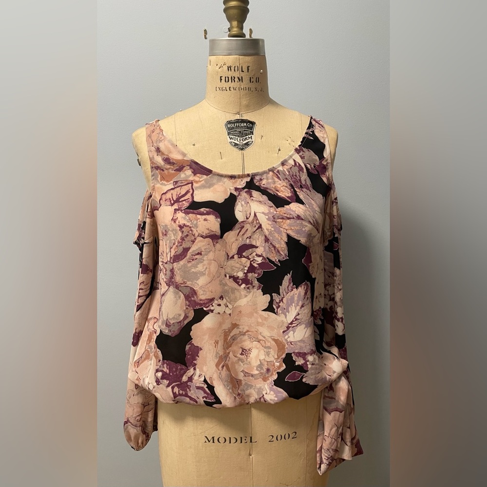 NY&CO Floral Shoulder Cut-Out Blouse